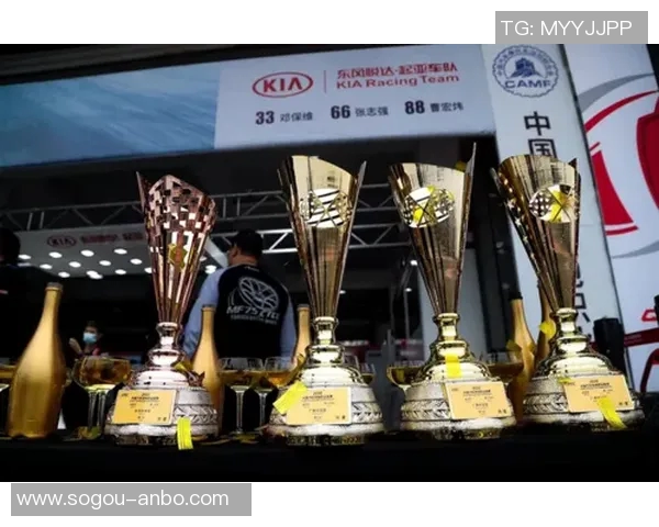 吾米提江：奖杯见证奋斗历程为本赛季联赛画上圆满句号